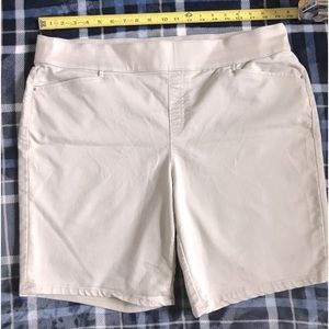 Intro Women’s Shorts 18W